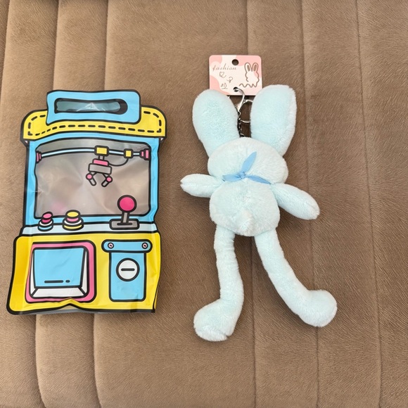 NWB Pull-out Rabbit Bag Charm - Picture 5 of 9